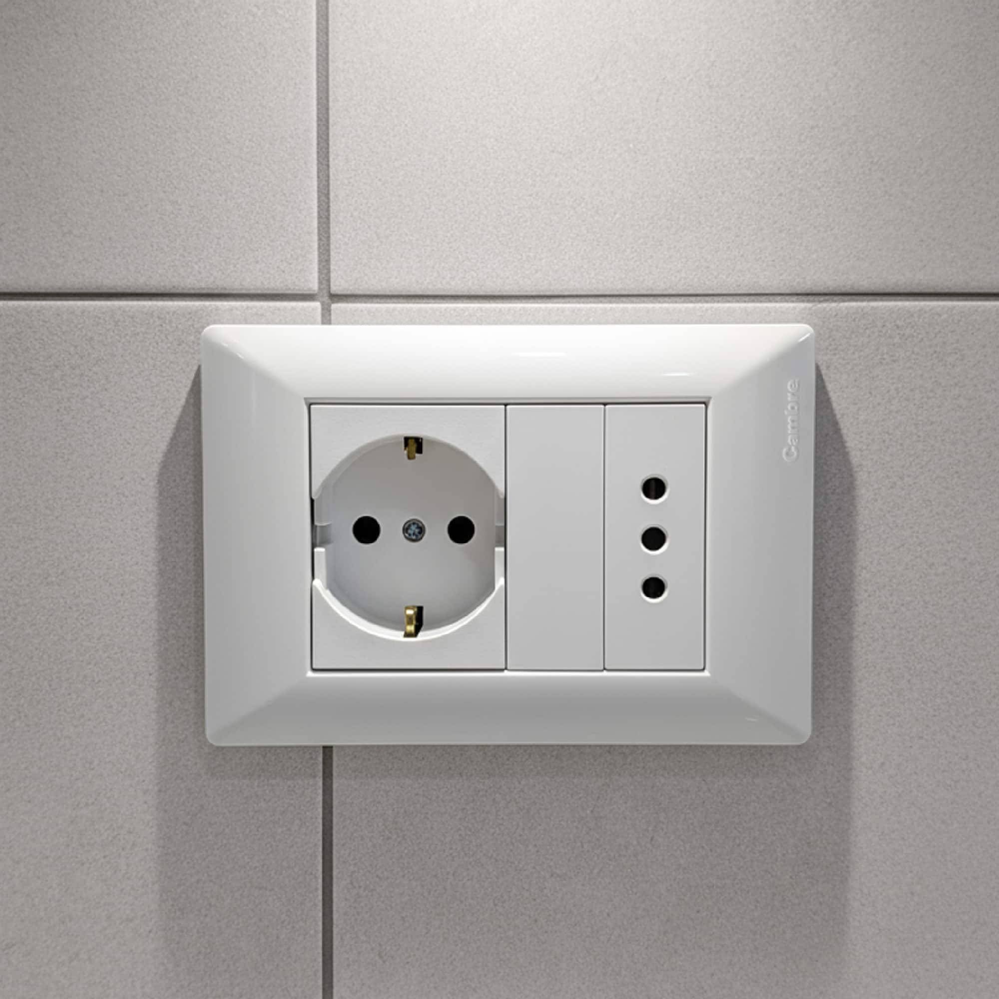 ENCHUFE 2 PATAS POLARIZADA BLANCO