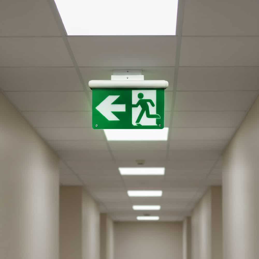 SEÑAL DE SEG. EMERG. 3W, 30lm,IP20 IK06,  AUT. >3HR, PICTOGRAMA EN COLOR VERDE , 6500K 220-240VAC (CON UL); Modelo: NV