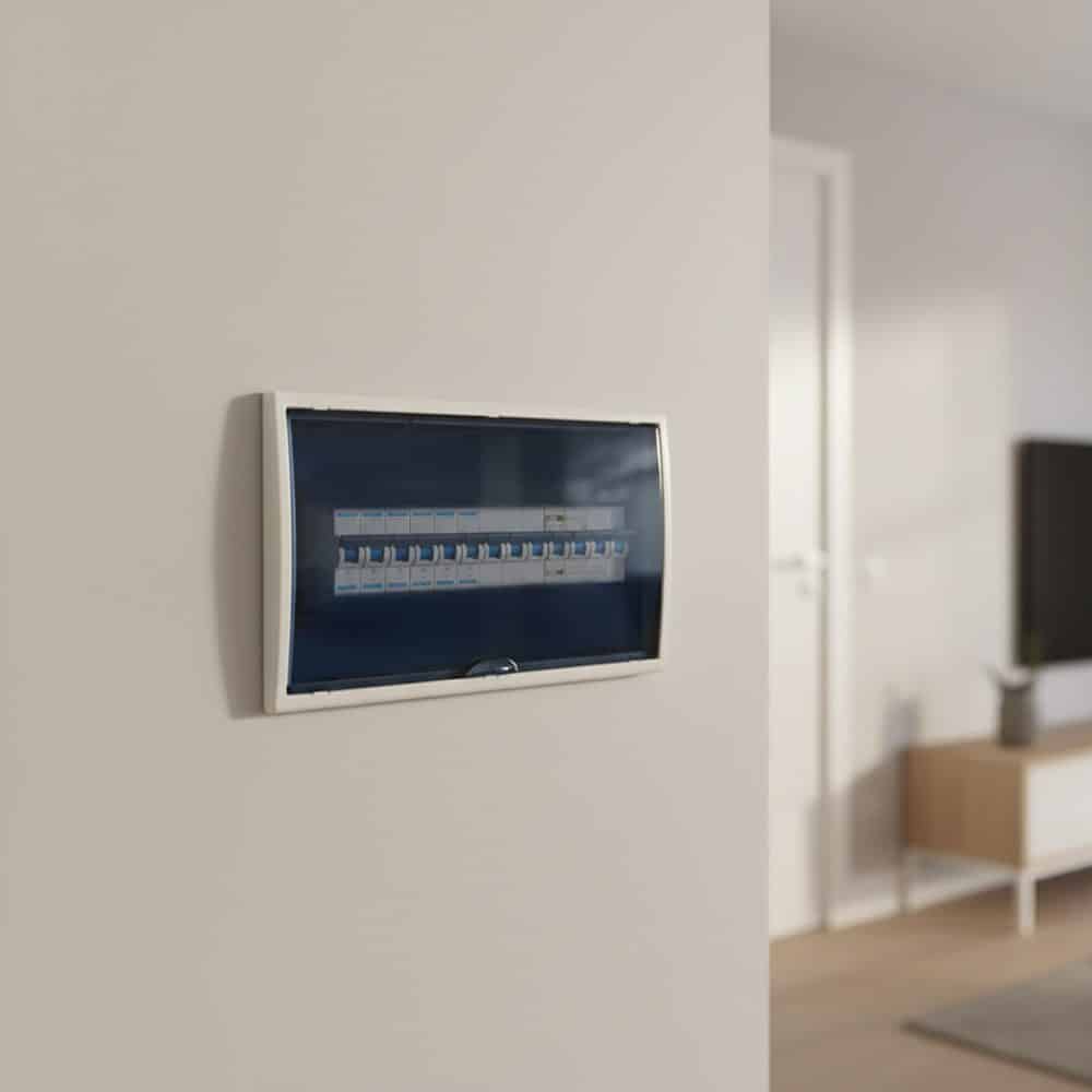 TABLERO EMPOTRADO TERMOPLÁSTICO, 22P, PUERTA FUMÉ VERTICAL, 450x222x72mm