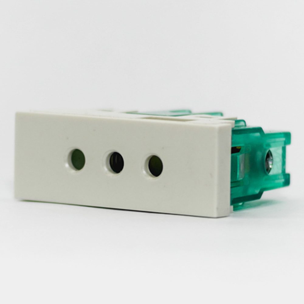 TOMA 3 EN LÍNEA BIPOLAR L/T 10A 250V BLANCO CON PROTECCION (1 MÓDULO)